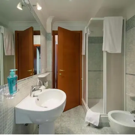 Rifugio Di Upon Metro B Pvt Bathroom Pvt Balcon 4*