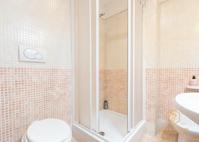 Rifugio Di - Upon Metro B, A-c, Pvt Terrace, Pvt Bathroom B&B 4*